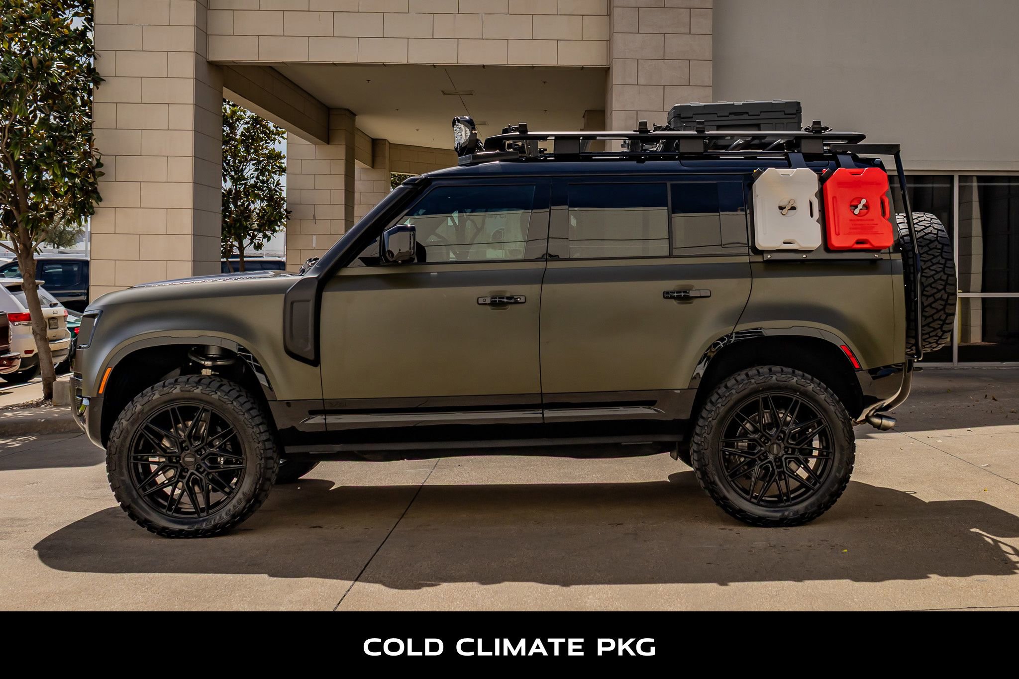 Used 2023 Land Rover Defender 110 V8 image 6