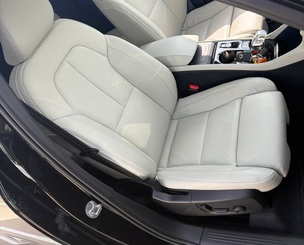 Used 2024 Volvo XC40 B5 Plus w/ Protection Package Premier image 5