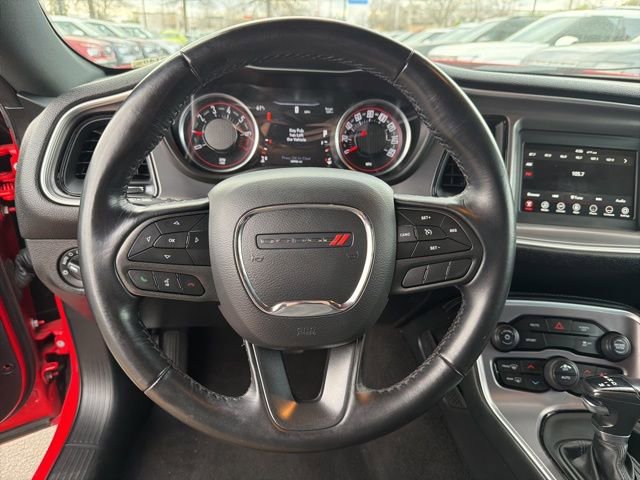 Used 2022 Dodge Challenger SXT image 13