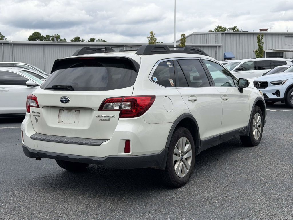 Used 2017 Subaru Outback 2.5i Premium AWD/4WD image 2