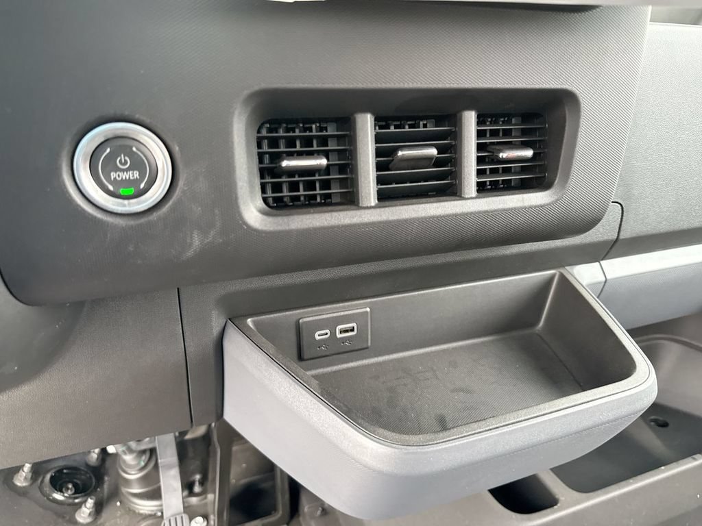 Used 2024 Chevrolet Brightdrop 400 w/ Commercial Equipment Package AWD/4WD image 35
