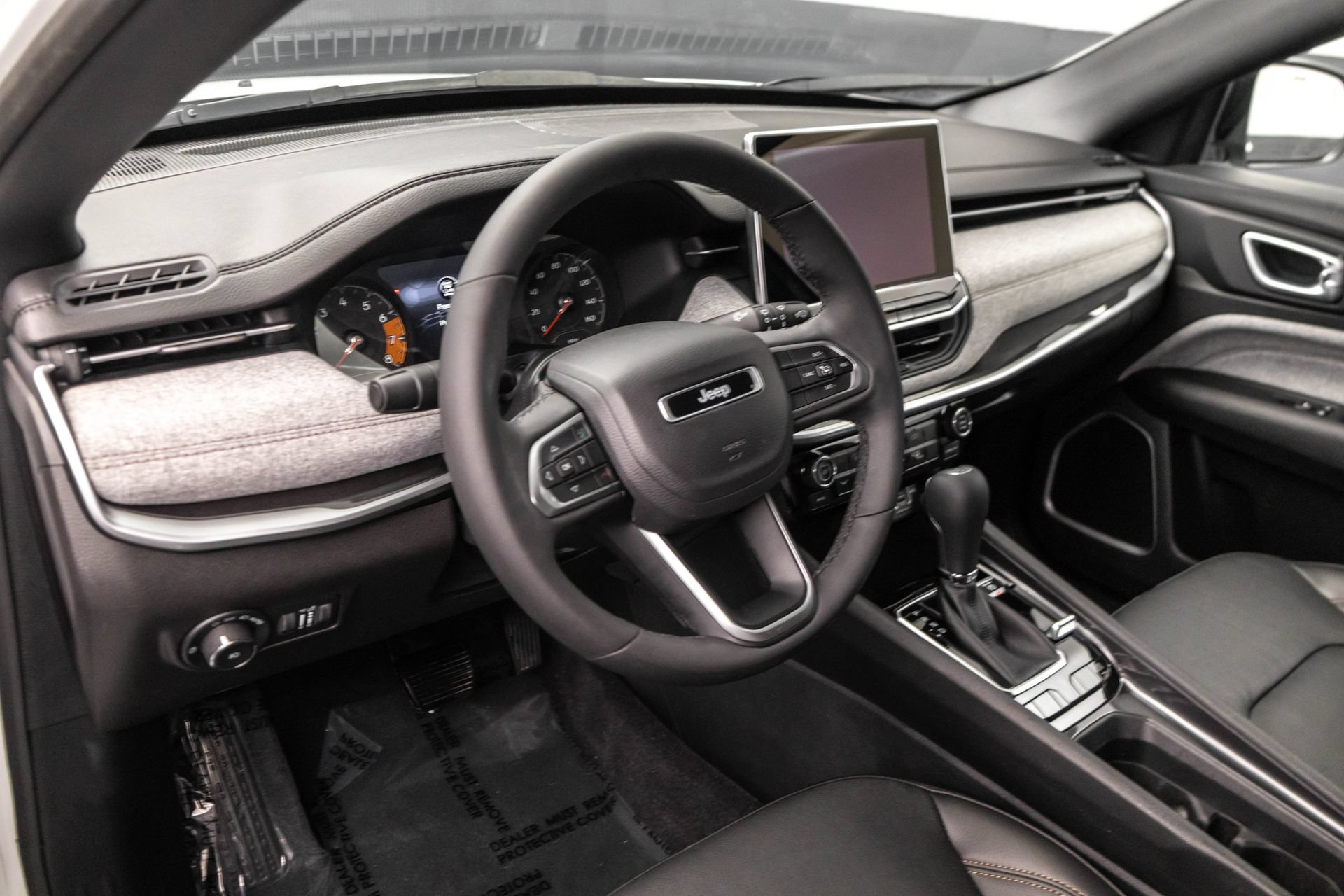 Used 2023 Jeep Compass Latitude AWD/4WD image 4