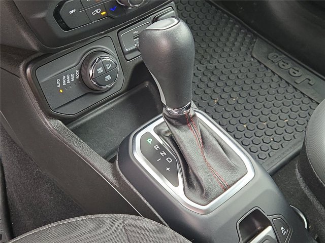Used 2023 Jeep Renegade Trailhawk AWD/4WD image 85