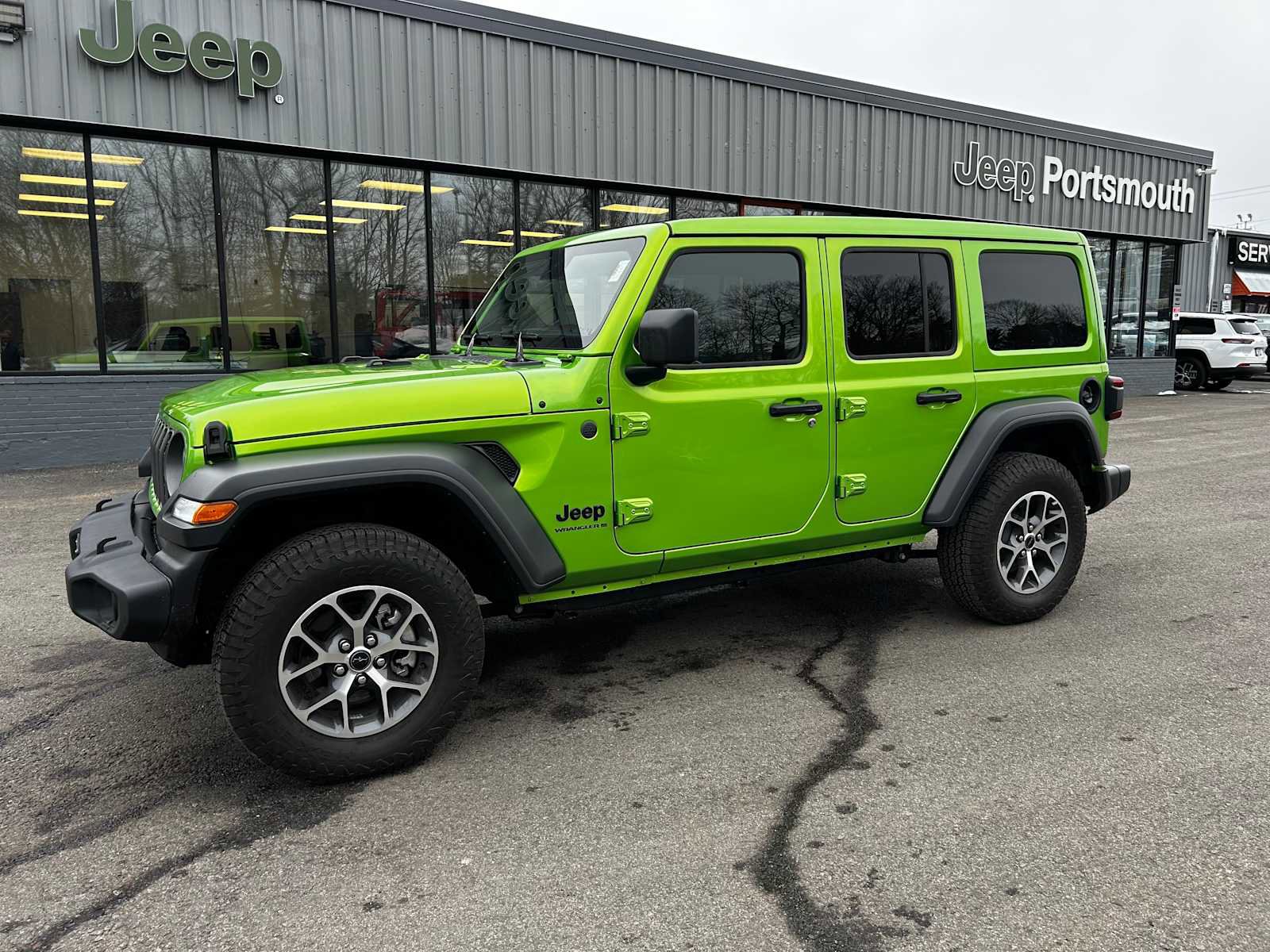 Used 2025 Jeep Wrangler Sport S image 9