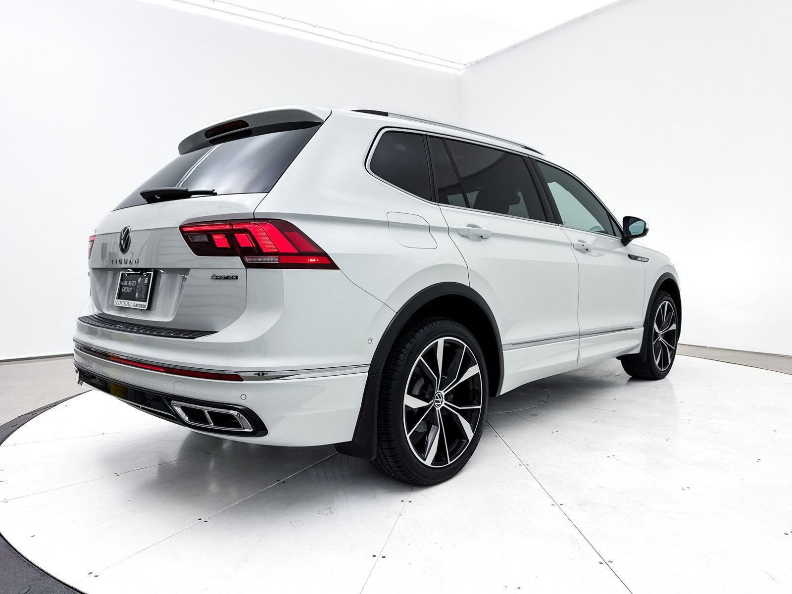 Used 2022 Volkswagen Tiguan SEL R-Line image 20