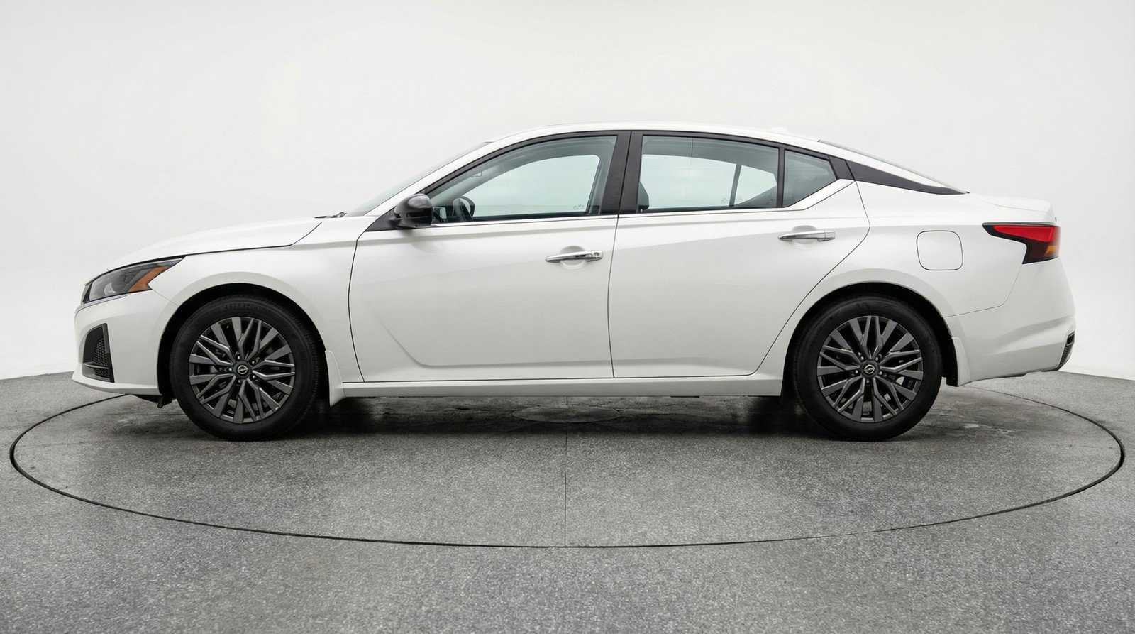 Used 2025 Nissan Altima 2.5 SV image 5
