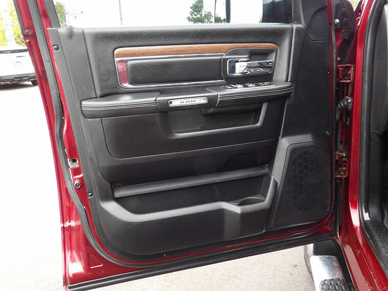 Used 2017 RAM 3500 Laramie w/ Convenience Group image 9