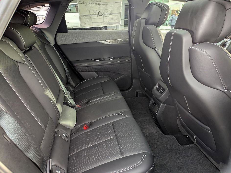 New 2025 Cadillac Optiq Luxury 2 AWD/4WD image 27