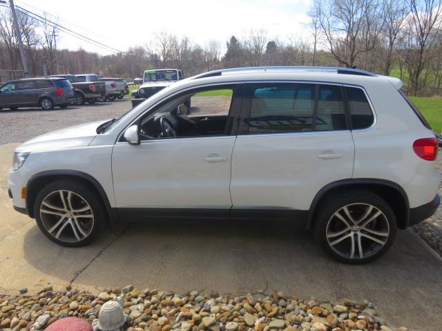 Used 2017 Volkswagen Tiguan SEL AWD/4WD image 4