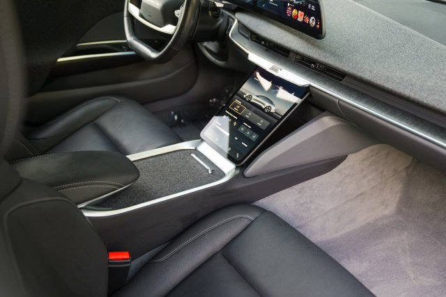 Used 2024 Lucid Air Pure RWD image 25