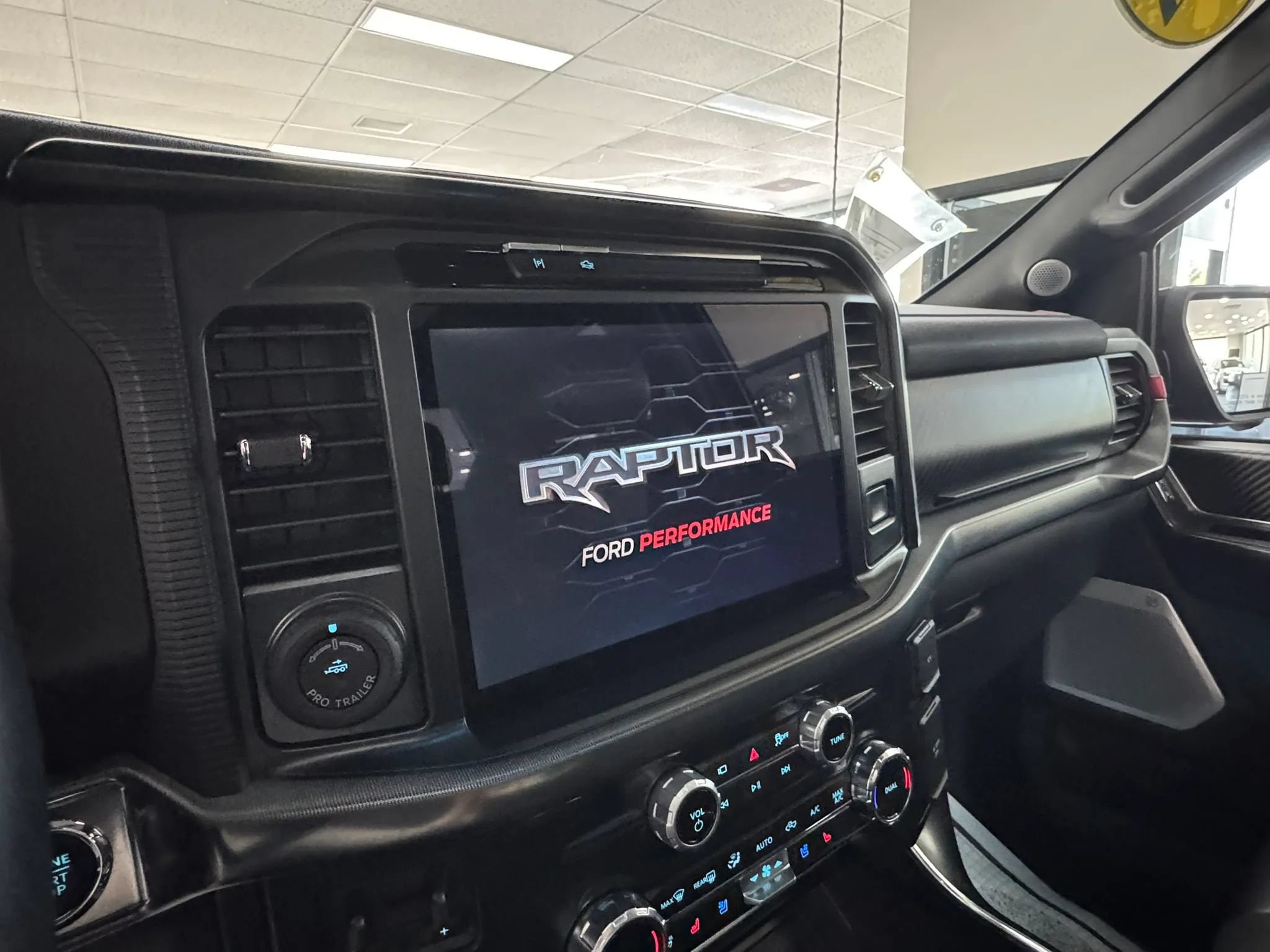 Used 2025 Ford F150 Raptor AWD/4WD image 77