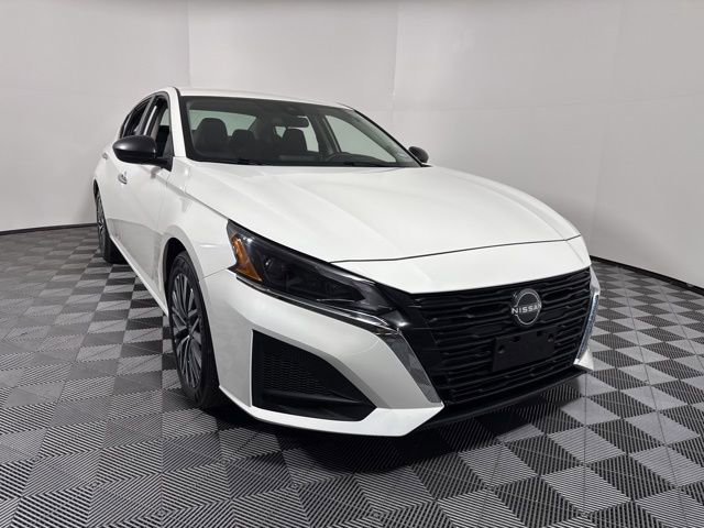 Used 2025 Nissan Altima 2.5 SV image 10