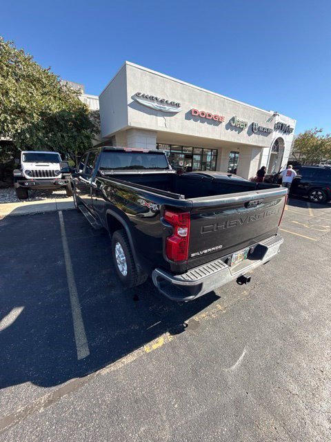 Used 2022 Chevrolet Silverado 3500 LT w/ Convenience Package AWD/4WD image 3
