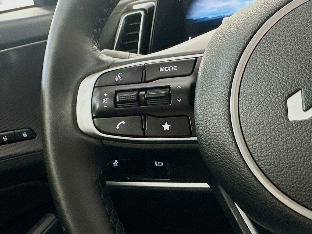 Used 2025 Kia Sportage SX image 25