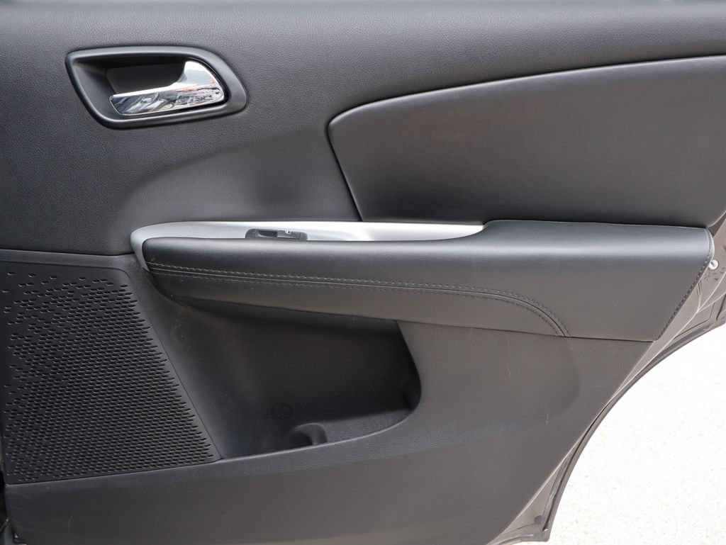 Used 2019 Dodge Journey SE w/ Premium Group FWD image 11