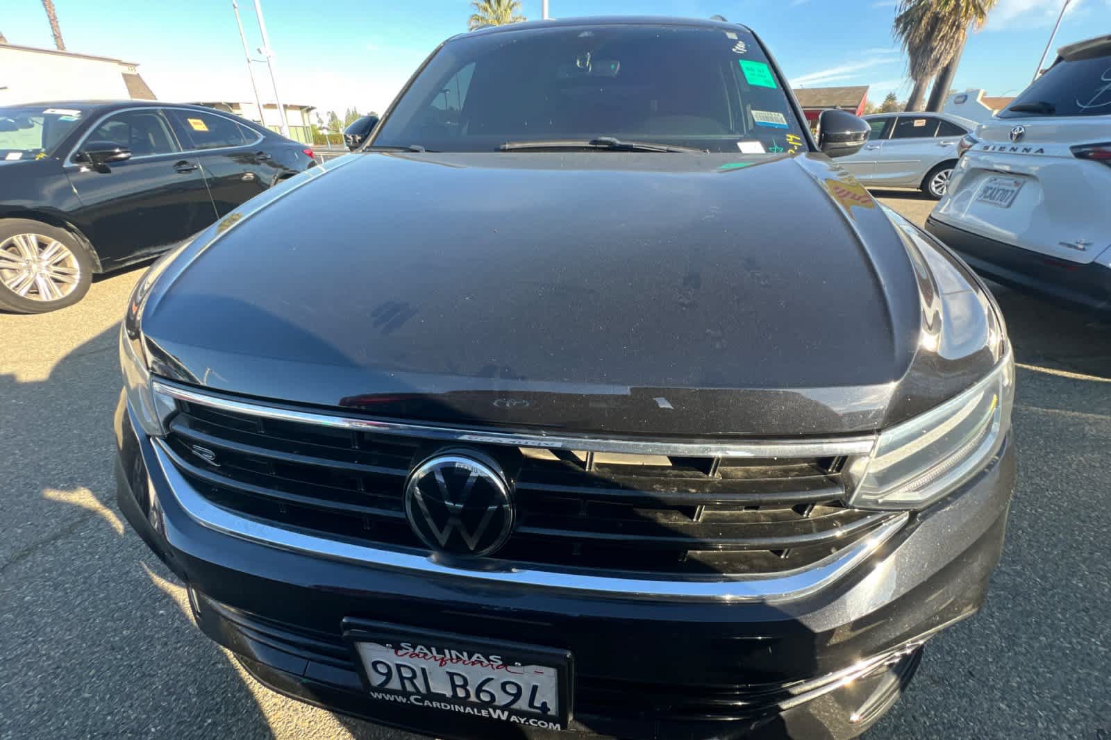 Used 2022 Volkswagen Tiguan SE R-Line FWD image 2