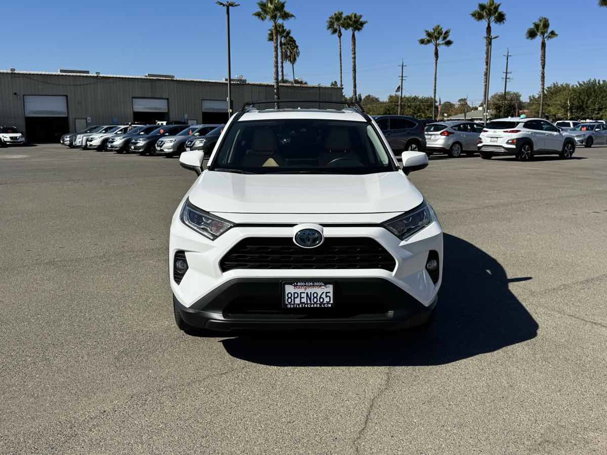 Used 2020 Toyota RAV4 XLE w/ Convenience Package AWD/4WD image 4