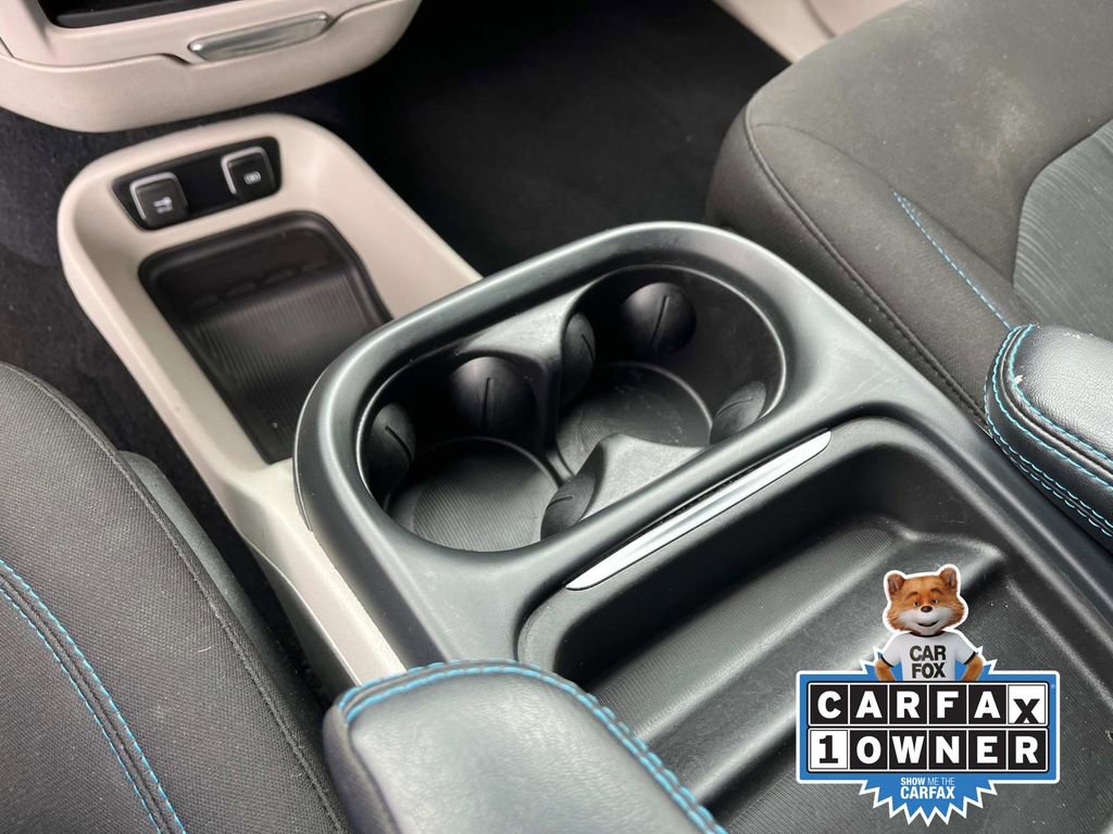 Used 2021 Chrysler Pacifica Touring image 31