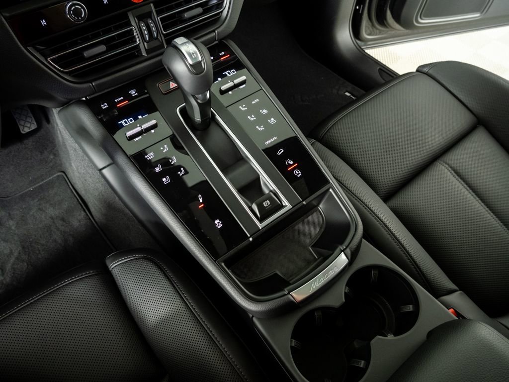 New 2026 Porsche Macan image 18