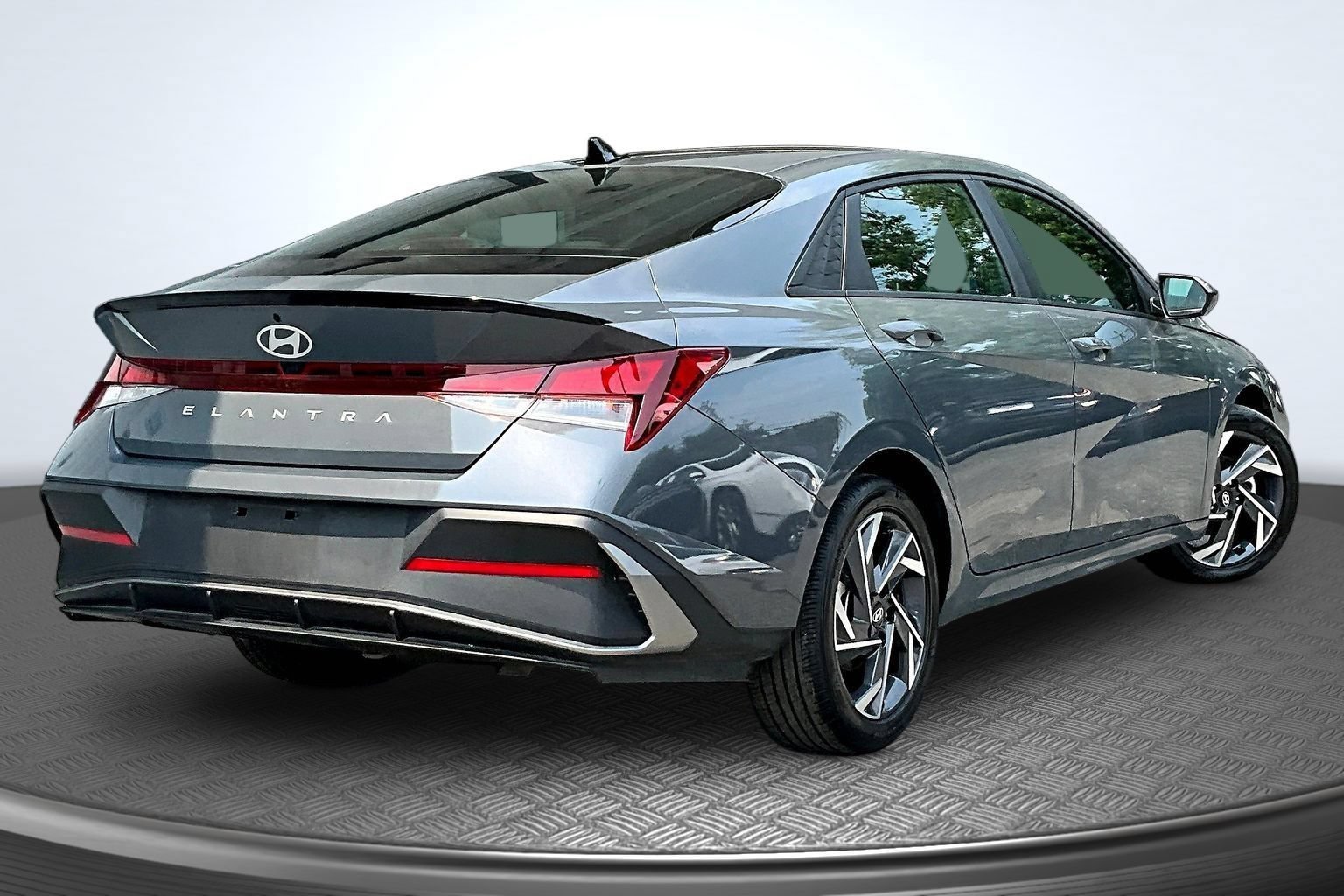 Used 2025 Hyundai Elantra Sport FWD image 6