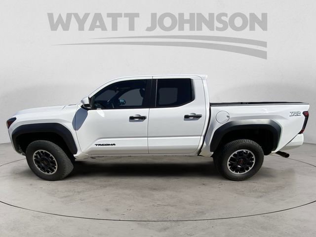 Used 2024 Toyota Tacoma TRD Off-Road AWD/4WD image 4