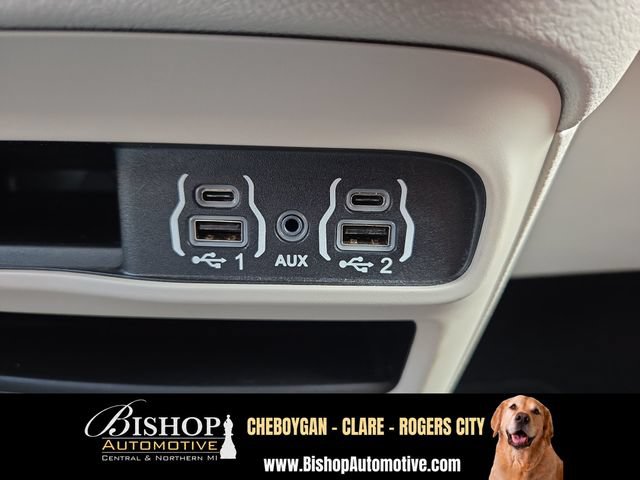 Used 2023 Chrysler Voyager LX FWD image 18