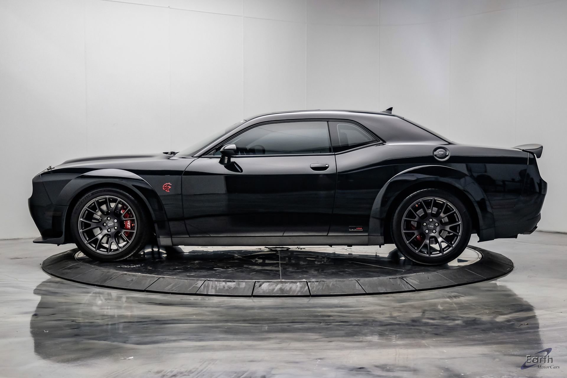 Used 2022 Dodge Challenger SRT Hellcat RWD image 8