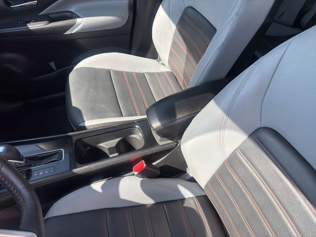 Used 2024 Nissan Kicks SR w/ SR Premium Package FWD image 15