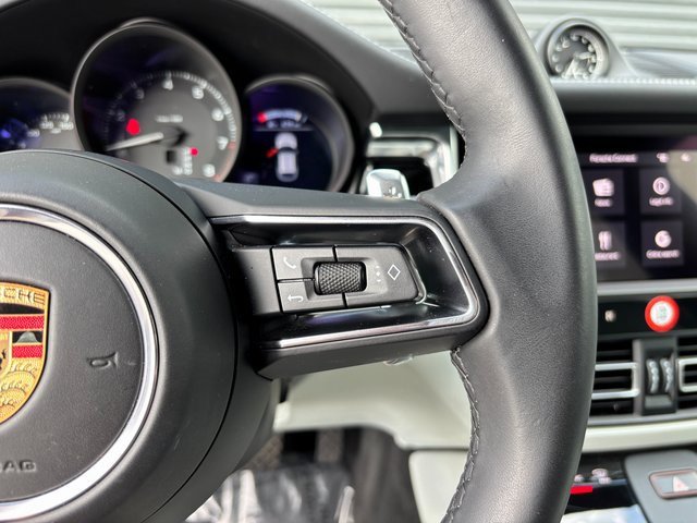 Certified 2025 Porsche Macan image 16