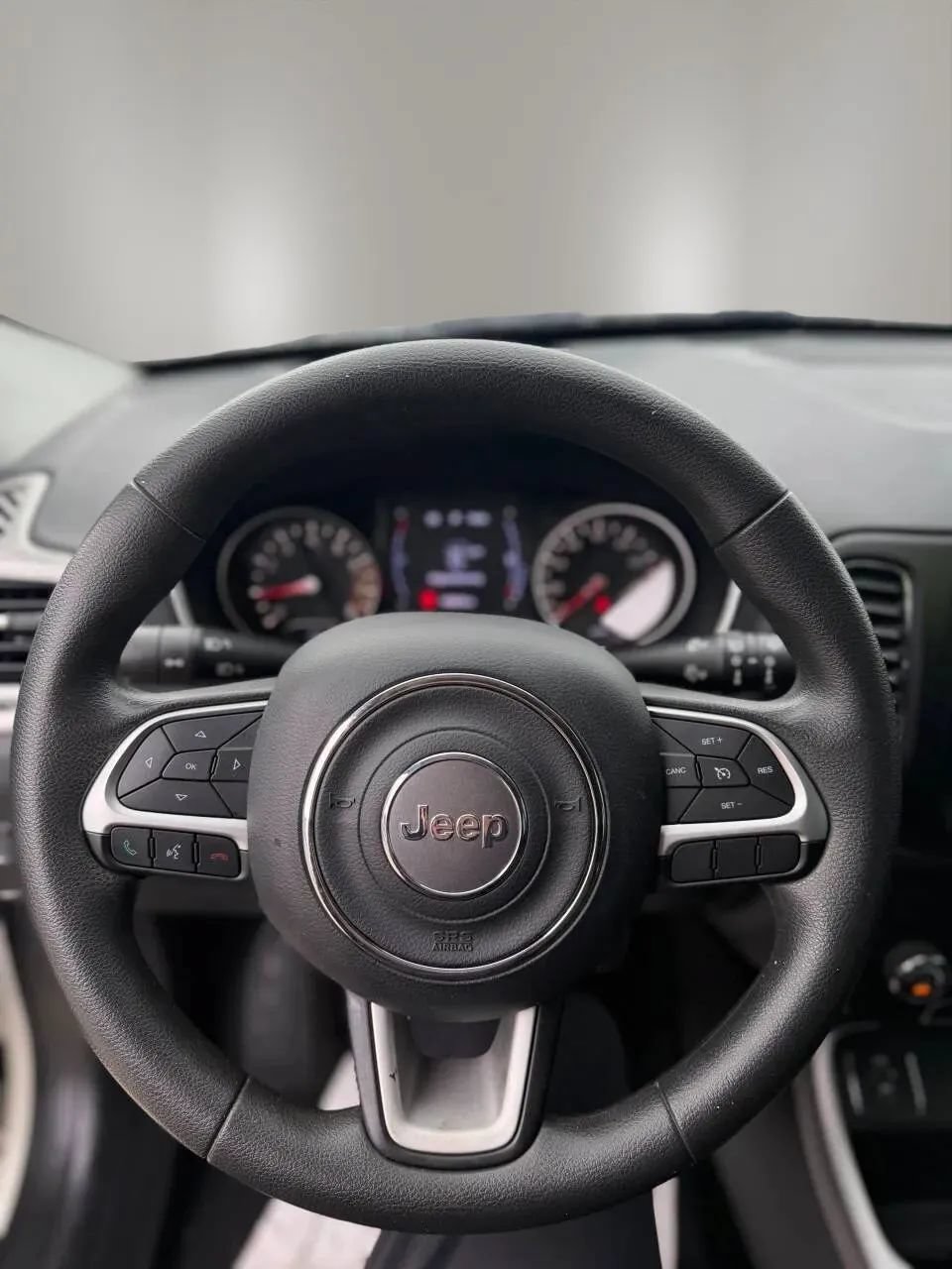 Used 2018 Jeep Compass Sport FWD image 13