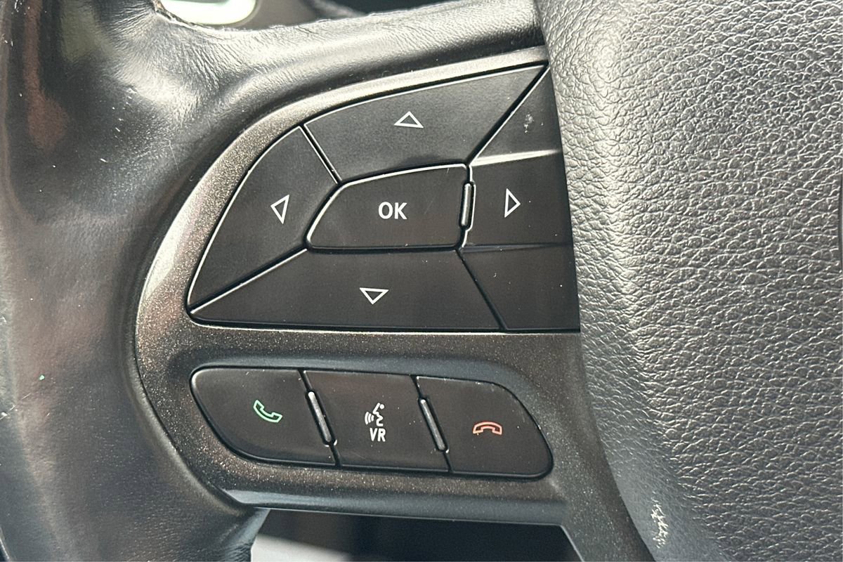 Used 2019 Jeep Cherokee Trailhawk w/ Cold Weather Group image 33