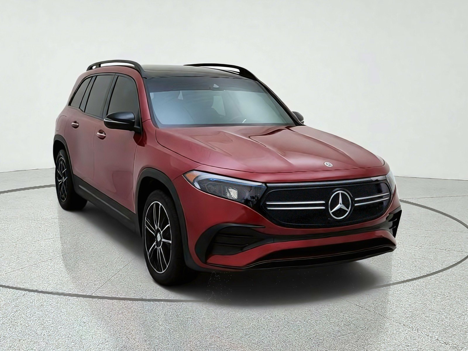 Used 2023 Mercedes-Benz EQB 350 4MATIC SUV image 4