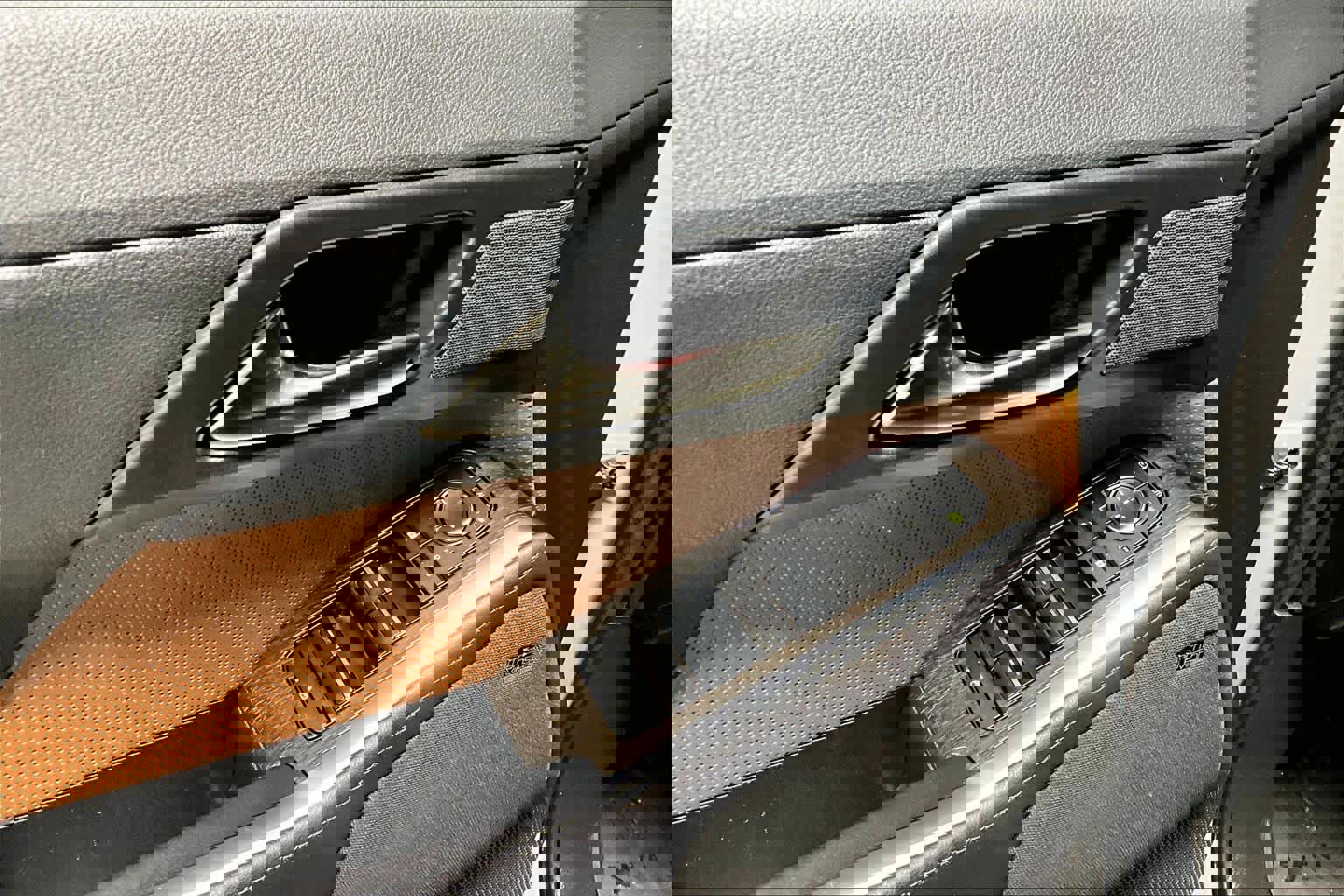 Used 2024 Lexus GX 550 w/ Accessory Package (Z1) image 32