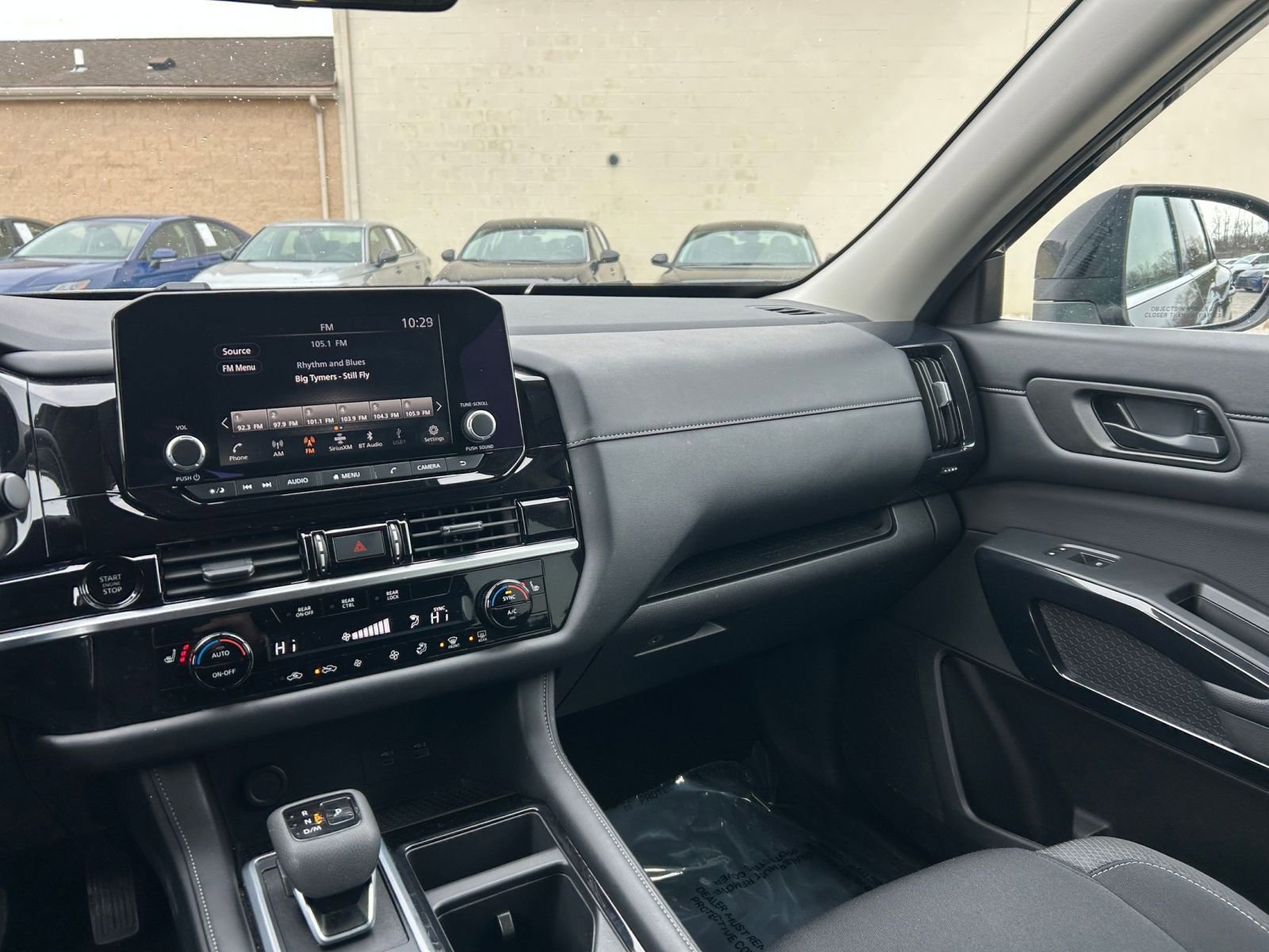 Used 2025 Nissan Pathfinder SV image 38