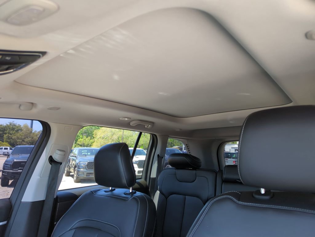 Used 2022 Jeep Grand Cherokee Limited image 30