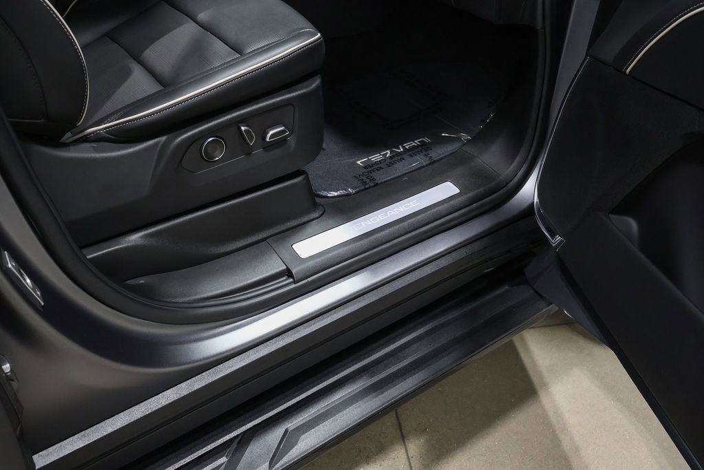 Used 2023 Cadillac Escalade Premium Luxury image 48