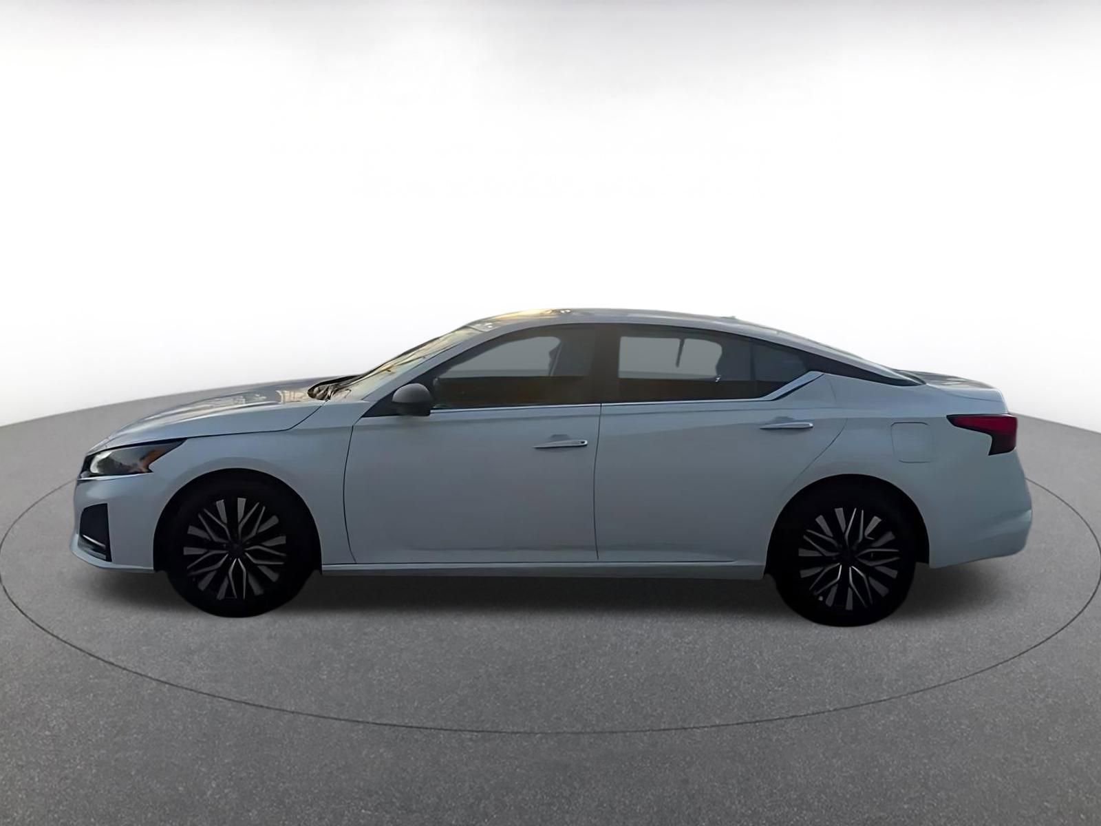 Used 2025 Nissan Altima 2.5 SV image 8