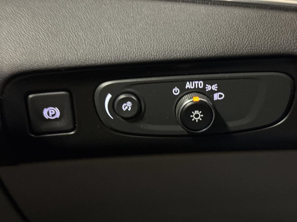Used 2020 Buick Enclave Premium w/ Sun and Sites Package AWD/4WD image 19