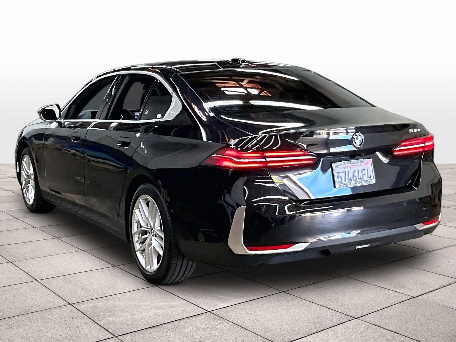 Used 2025 BMW 530i w/ Premium Package RWD image 15