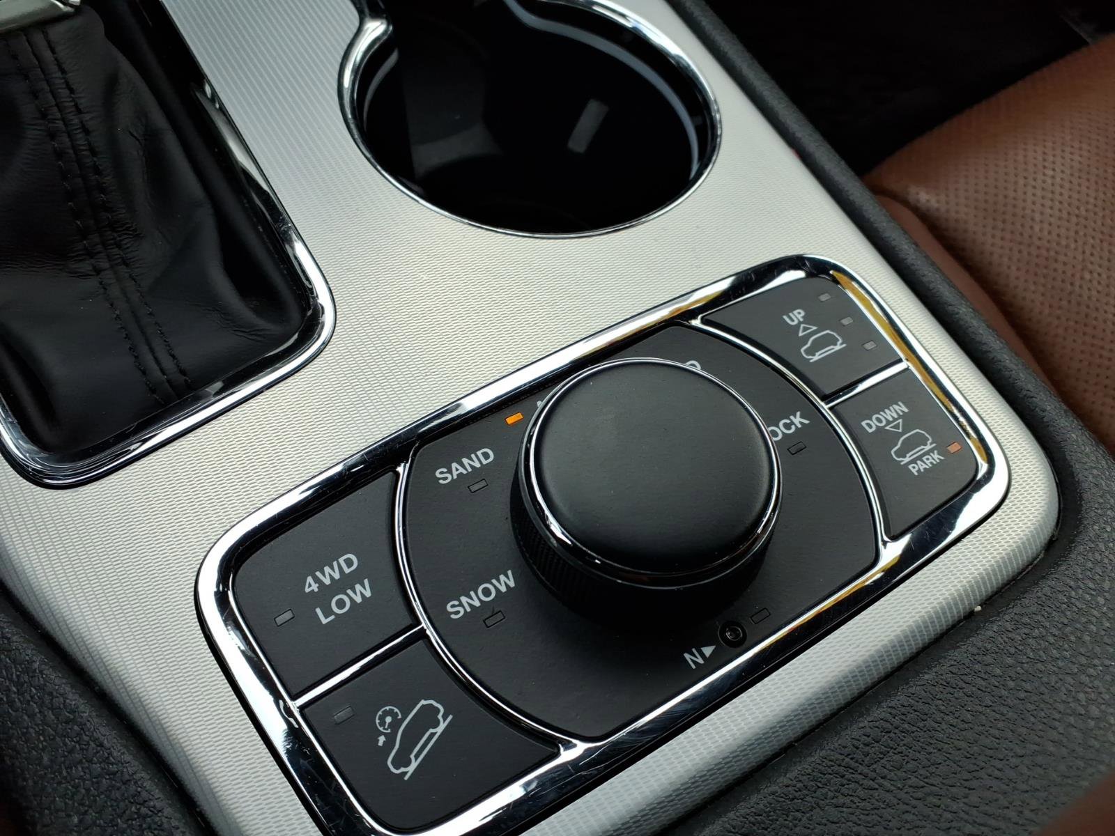 Used 2018 Jeep Grand Cherokee Summit image 24