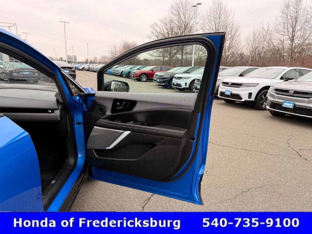 Used 2025 Cadillac Optiq Luxury 1 AWD/4WD image 24