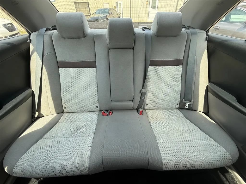 Used 2012 Toyota Camry LE FWD image 16