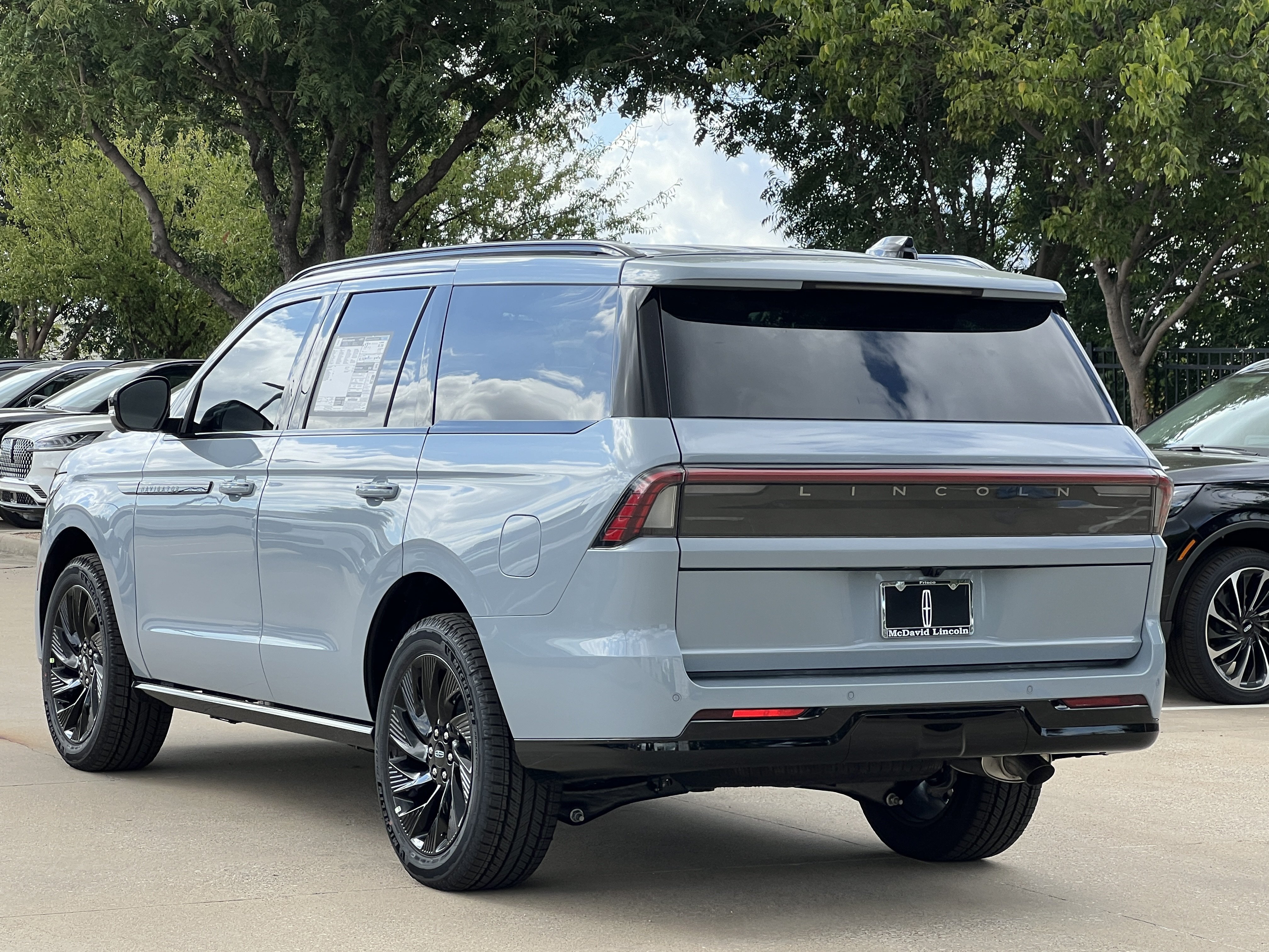 New 2027 Lincoln Navigator Reserve w/ Jet Appearance Package AWD/4WD image 7