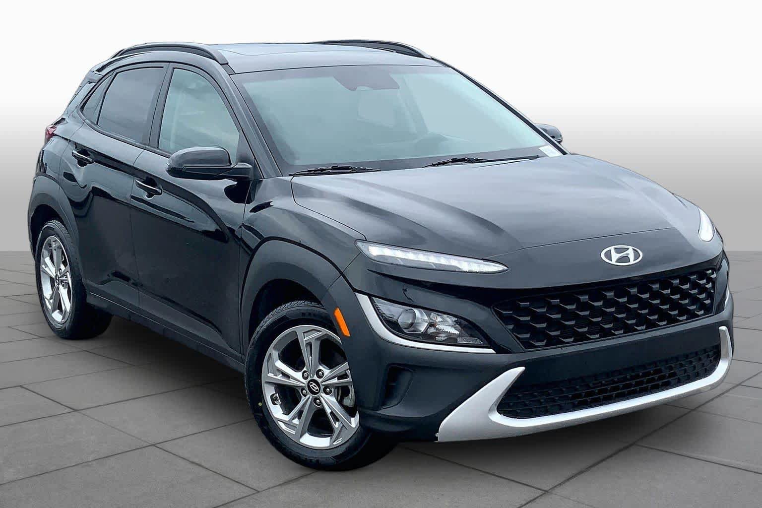 Used 2023 Hyundai Kona SEL w/ Convenience Package FWD image 3