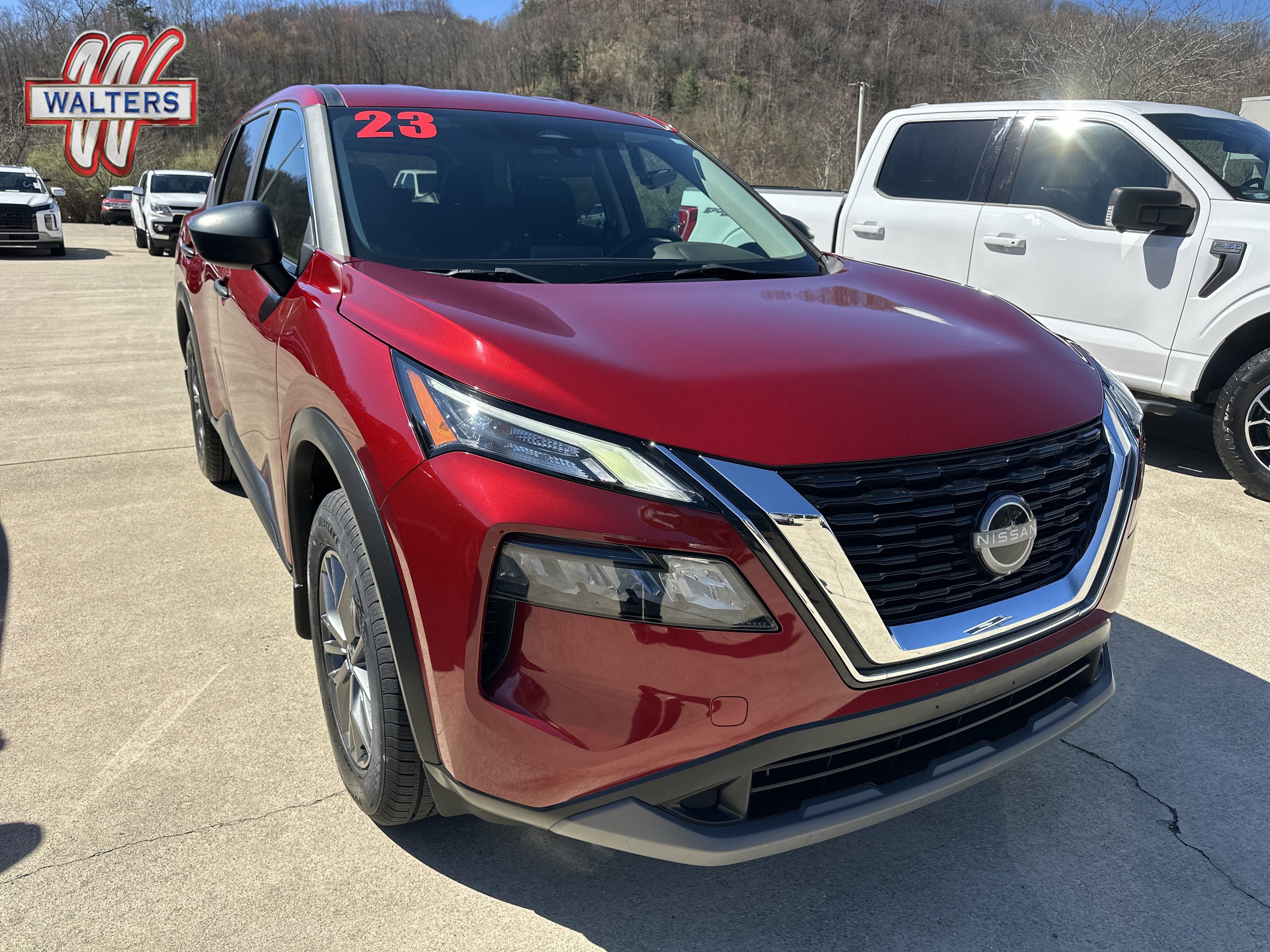 Used 2023 Nissan Rogue S image 1