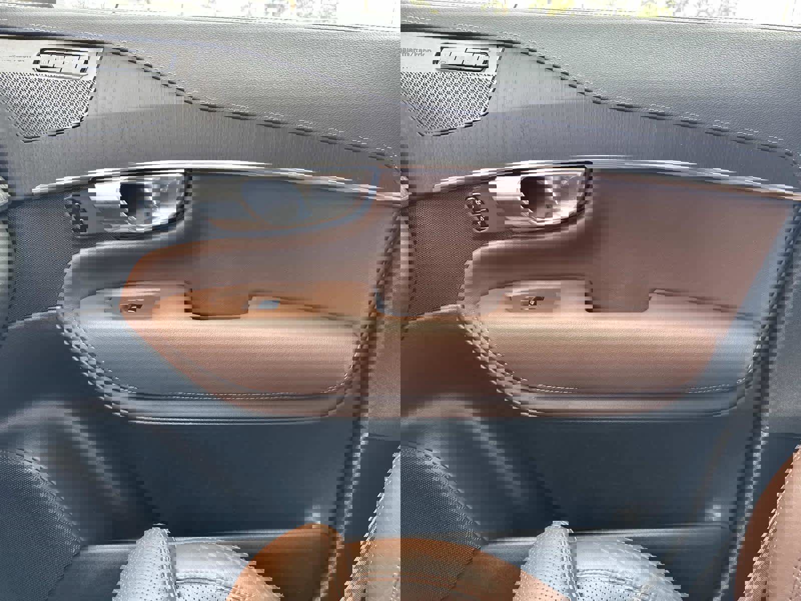 Used 2022 Volvo XC90 T6 Inscription w/ Lounge Package image 23