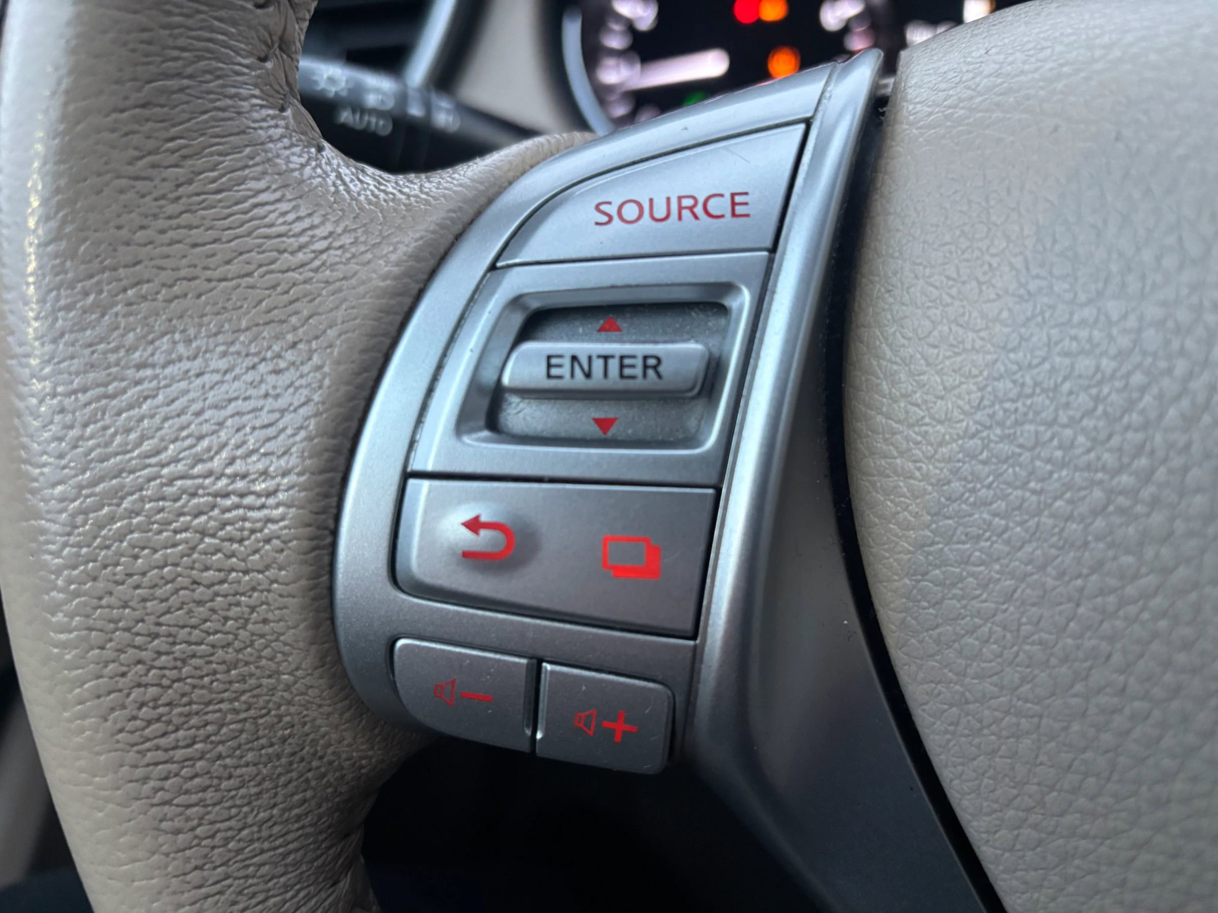 Used 2015 Nissan Rogue SL w/ SL Premium Package image 17