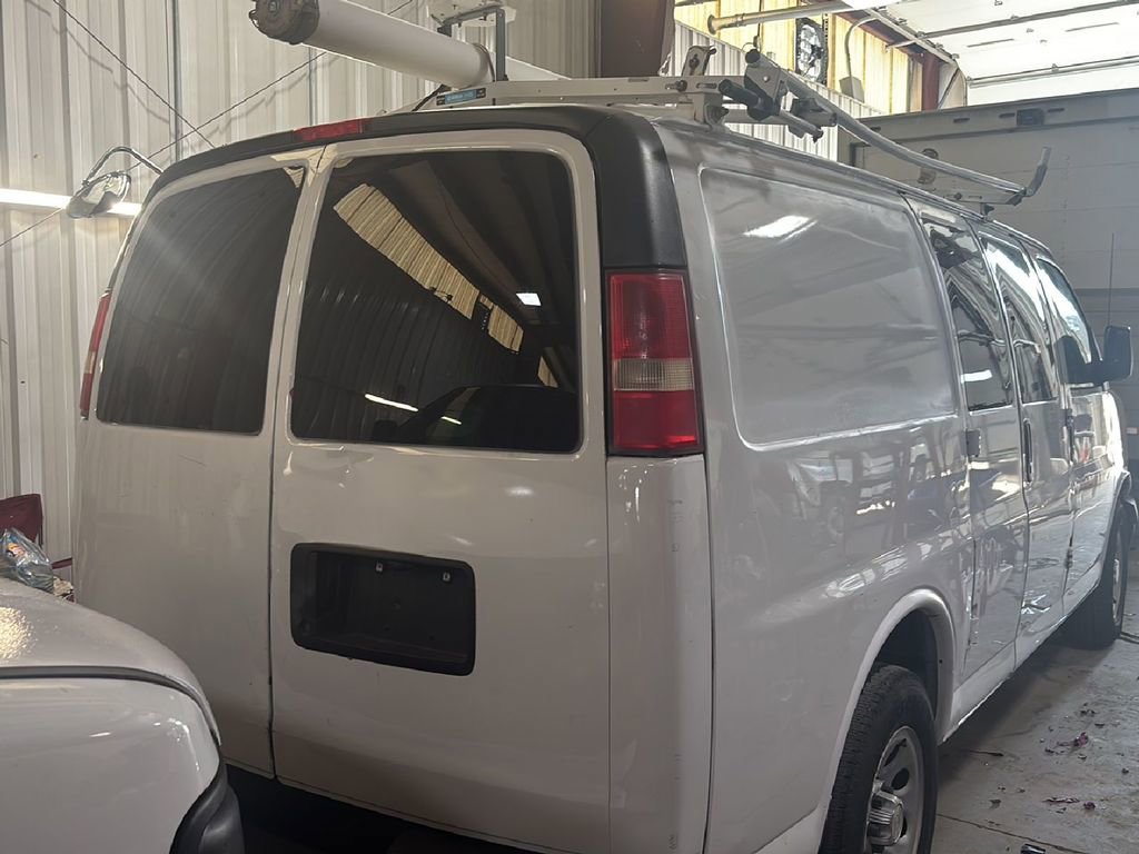 Used 2012 Chevrolet Express 1500 RWD image 2