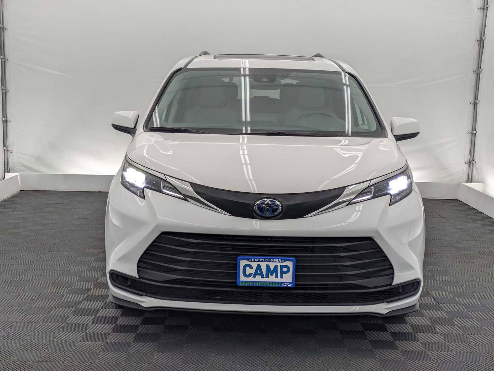 Used 2024 Toyota Sienna LE w/ LE Plus Package FWD image 9