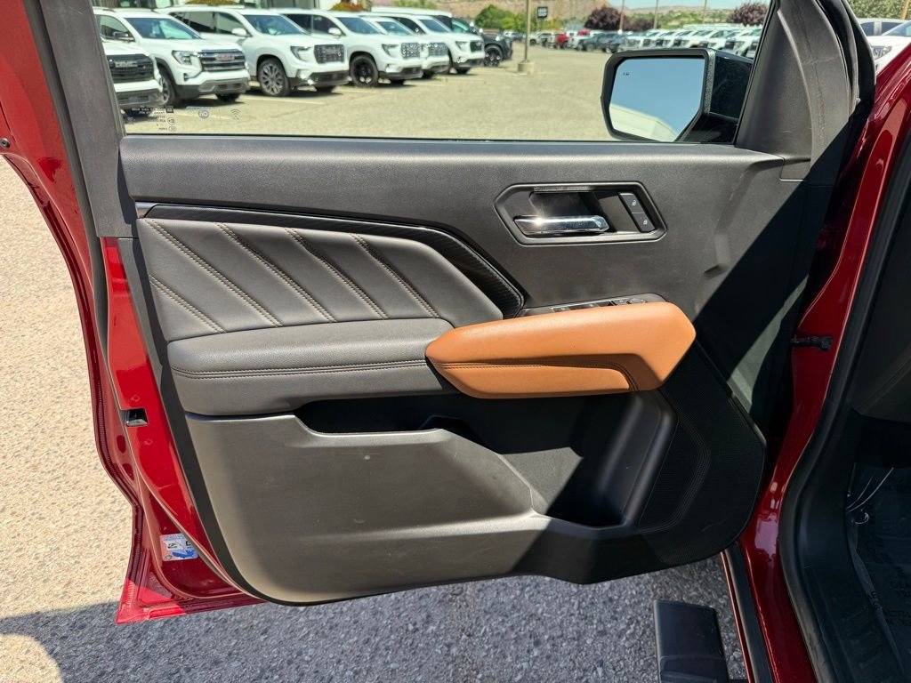 Used 2024 GMC Canyon AT4 w/ Technology Package image 9